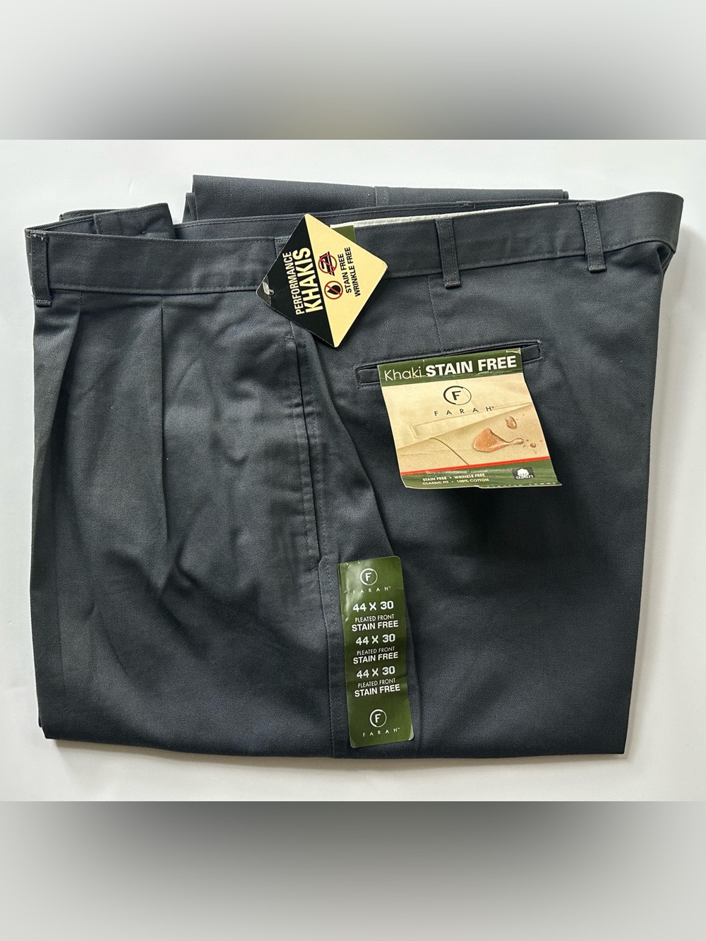 BNWT FARAH STAIN FREE PLEATED FRONT MEN’S CLASSIC FIT KHAKI PANTS